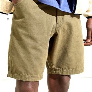 URBAN OUTFITTERS khaki shorts 28